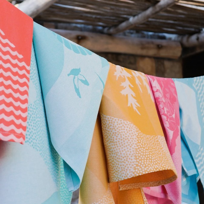 Hand towels in a trendy cotton beach design