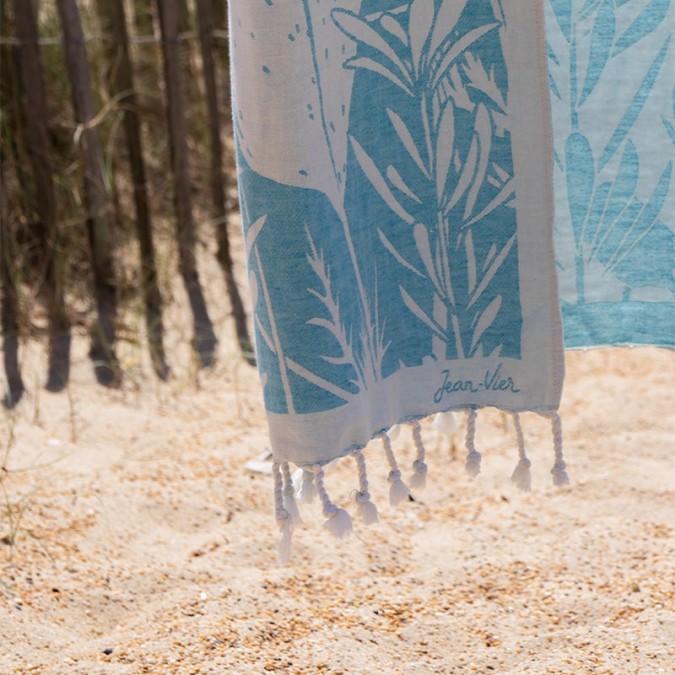 Fouta de moda de la Costa Vasca con flecos bohemios