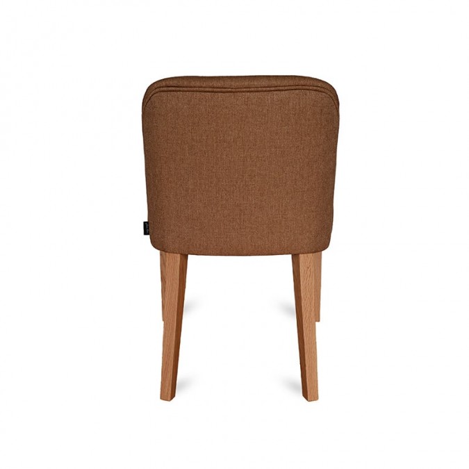 Moderna y elegante silla de mesa marrón de color terracota