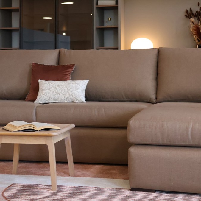 Refined, timeless brown corner sofa