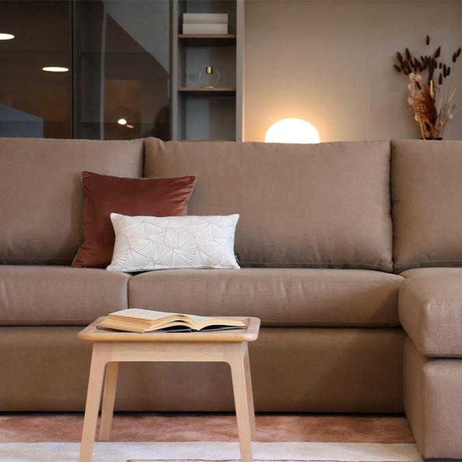 Contemporary corner sofa in elegant brown