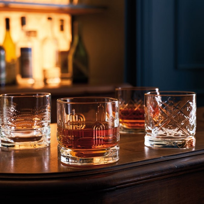 set of luxurious and refined whisky glasses