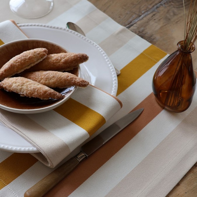 Set de table en coton haut de gamme avec rayures beige