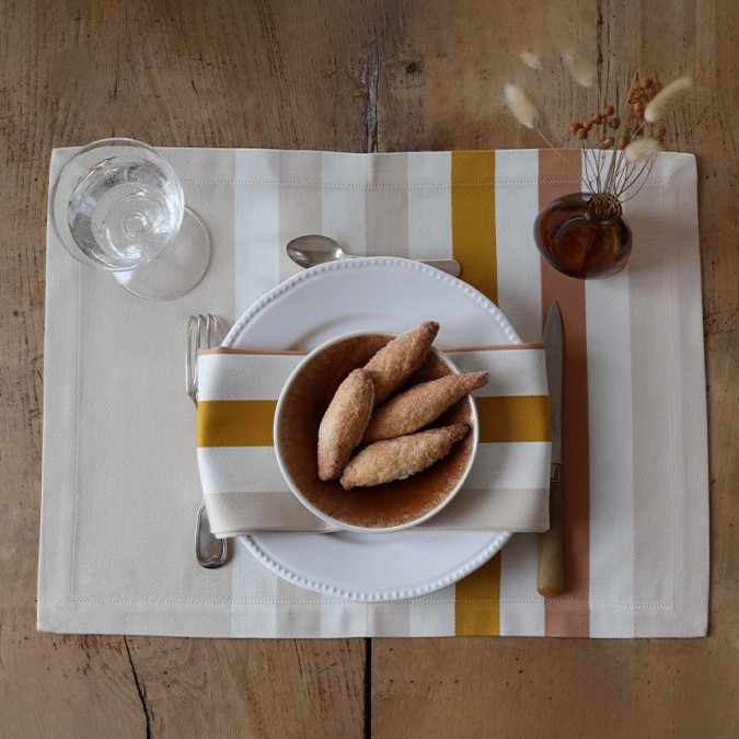 Beige, white and brown place mat in oeko-tex certified cotton