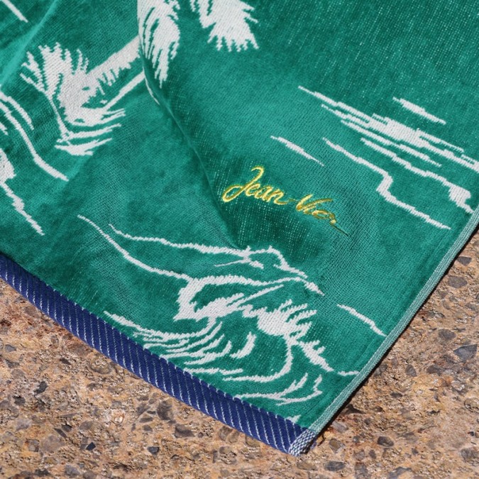 Surfean Emerald beach towel with Hawaiian motifs