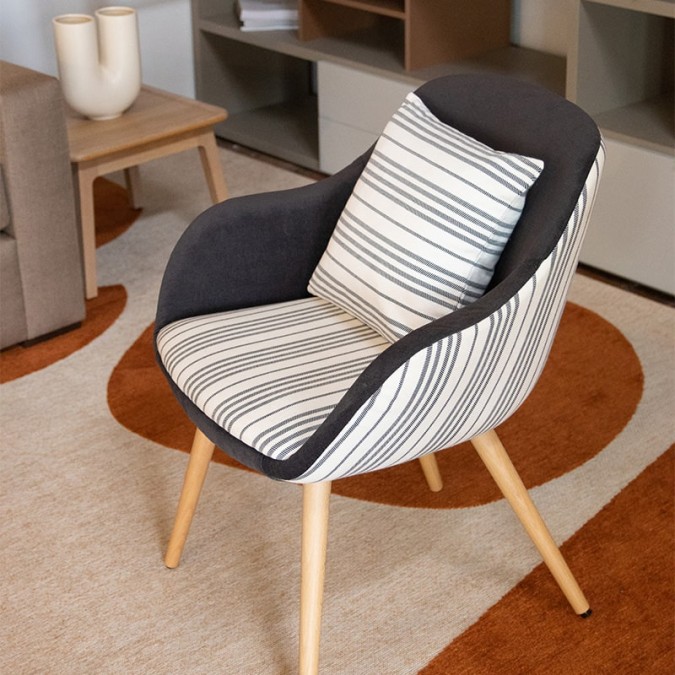 Azal lounge chair in Carbon with injected foam seat