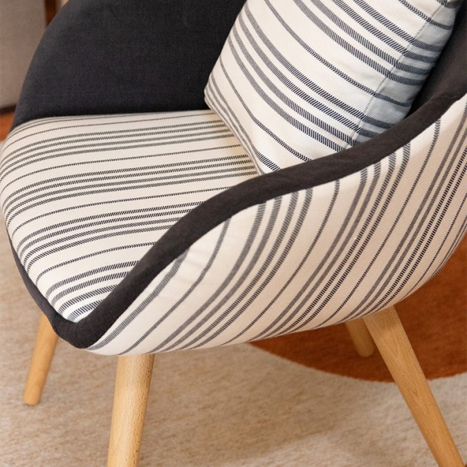 Azal Itsaso Carbon Souraide armchair with solid wood legs