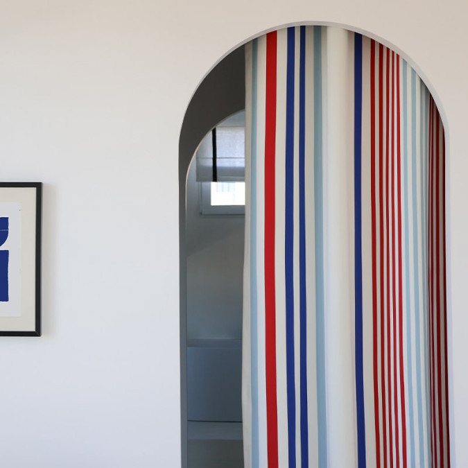 Rideau à rayures rouge bleu et blanc avec attache oeillet linge de décoration haut de gamme