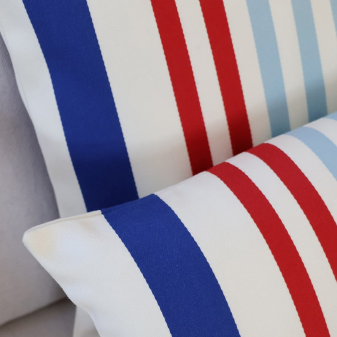 Housse de coussin à rayures tricolores basques décoration style marin élégant