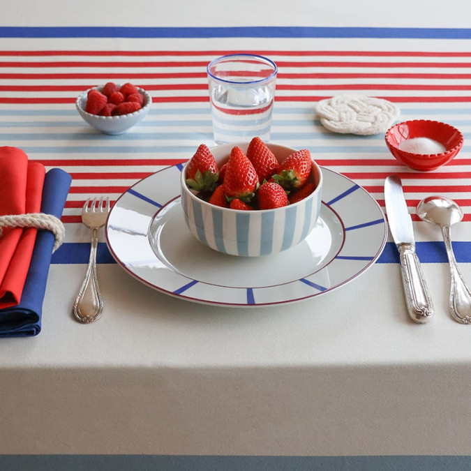 Nappe de table 100% satin de coton déperlante anti tache à rayures bleu rouge et blanc