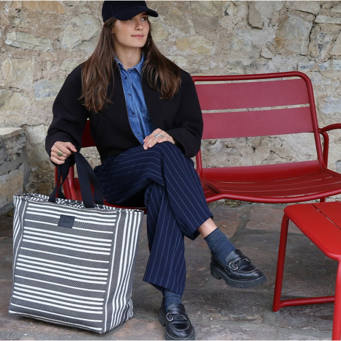 Sac de voyage noir avec rayures blanches basques