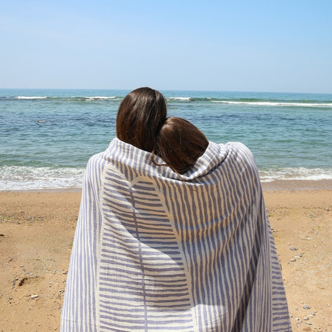 Fouta de plage deux places bleu à rayures blanc 100% coton