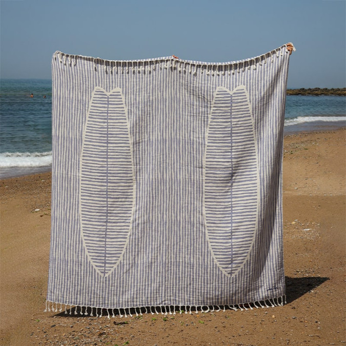 Fouta de plage 100% coton à motif planches de surf basques bleu et blanc
