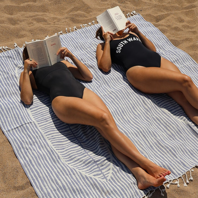 Fouta deux places à motif surf basque bleu et blanc qualité haut de gamme