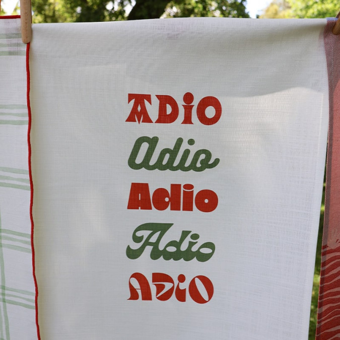 Essuie-mains rouge et vert inscription basque Adio en coton