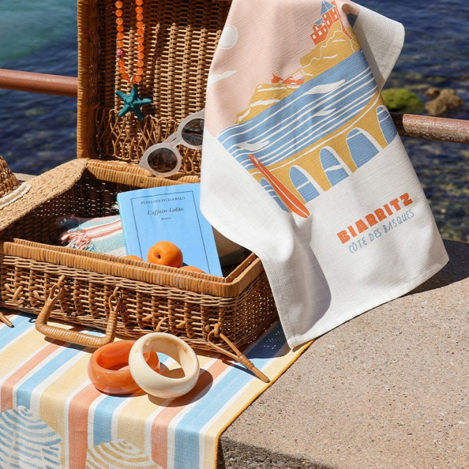 essuie-mains 100% coton absorbant à motif côte basque biarritz jaune, bleu et rose