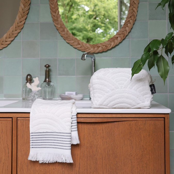 Linge de bain en coton à motif art déco blanc et bleu marine