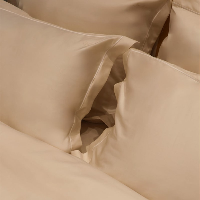 Taies d'oreiller ivoire broderie blanche en satin de coton