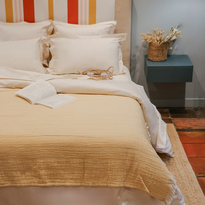 Plaid en coton couleur jaune à petite franges pour décoration chambre