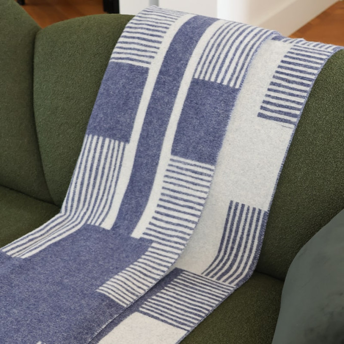 Goxo Lauza Sky Blue throw in Jacquard-woven wool and cashmere