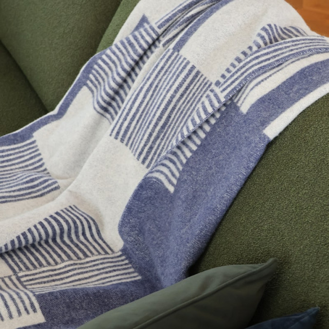 Goxo Lauza Sky Blue throw in Jacquard-woven wool and cashmere