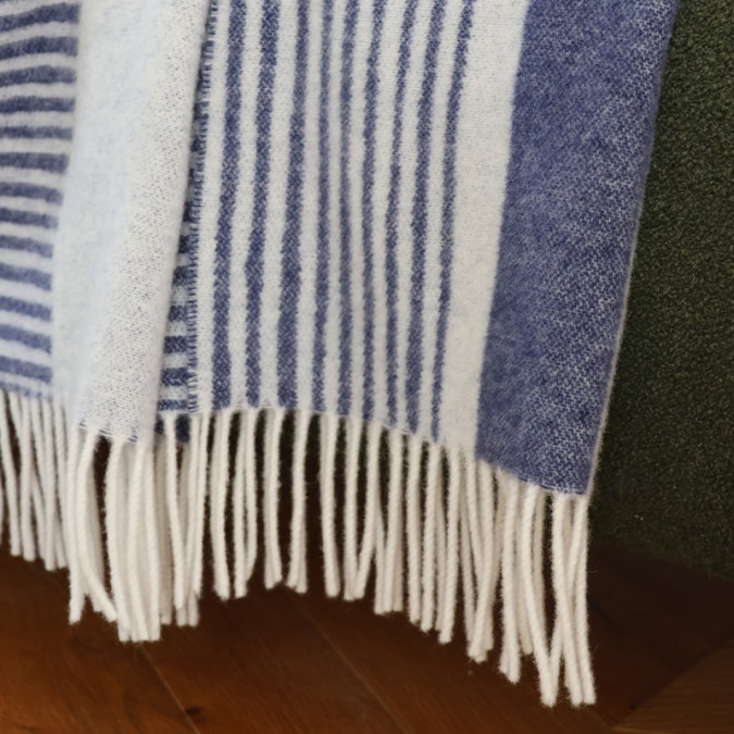 Goxo Lauza Sky Blue throw in Jacquard-woven wool and cashmere