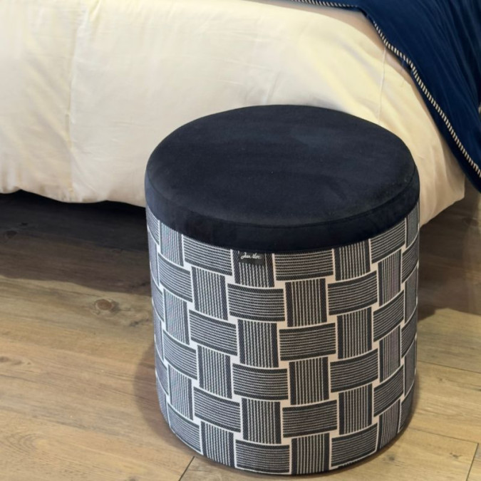 Pouf noir mobilier haut de gamme fabriqué au Pays basque Pouf noir mobilier haut de gamme fabriqué au Pays basque