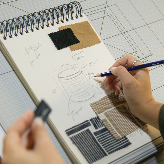 Unai Zinta Bronze Pouffe - Lion in Jacquard and high-quality velvet