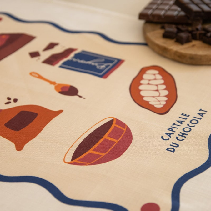 Bayonne chocolate-patterned hand towel in brown and beige cotton