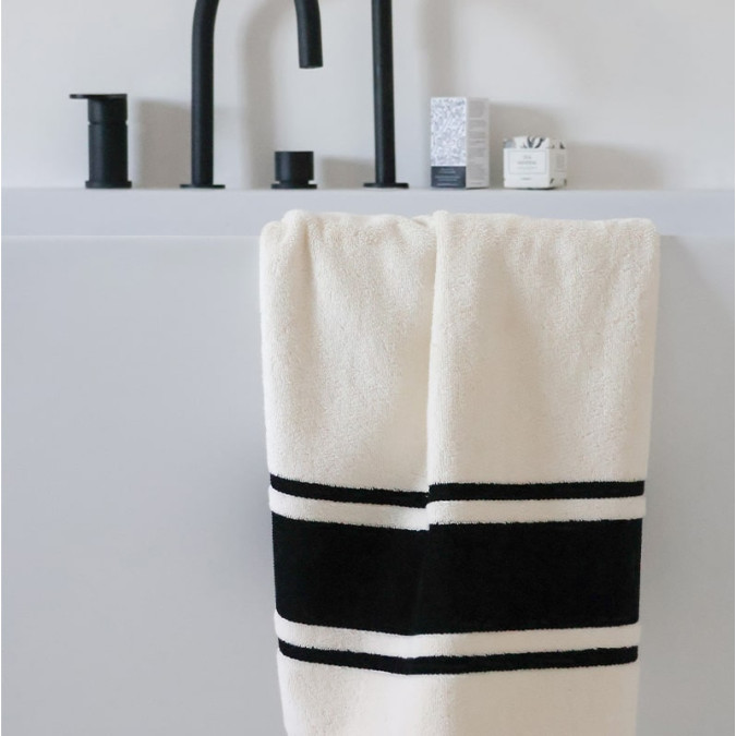 Plaza Ecru/Black cotton bath towel with a sleek design