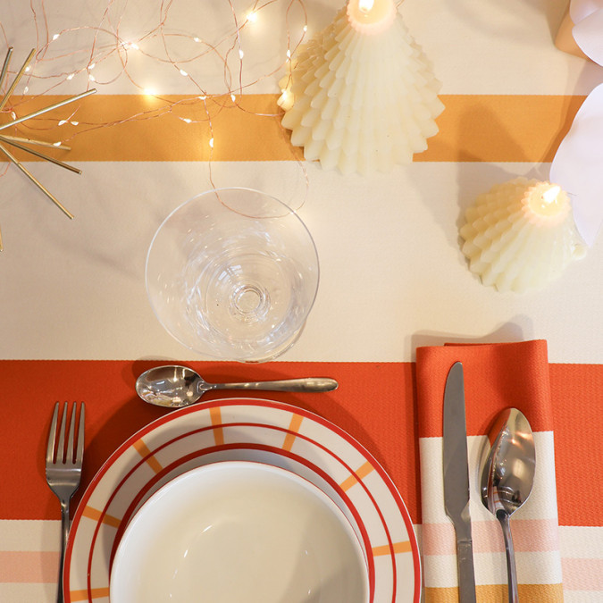 Nappe Pampelune Tournesol aux rayures oranges en satin de coton