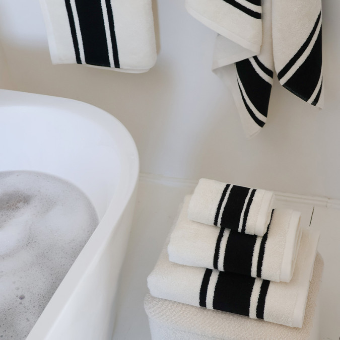 Plaza Ecru/Black cotton shower towel worthy of luxury hotels