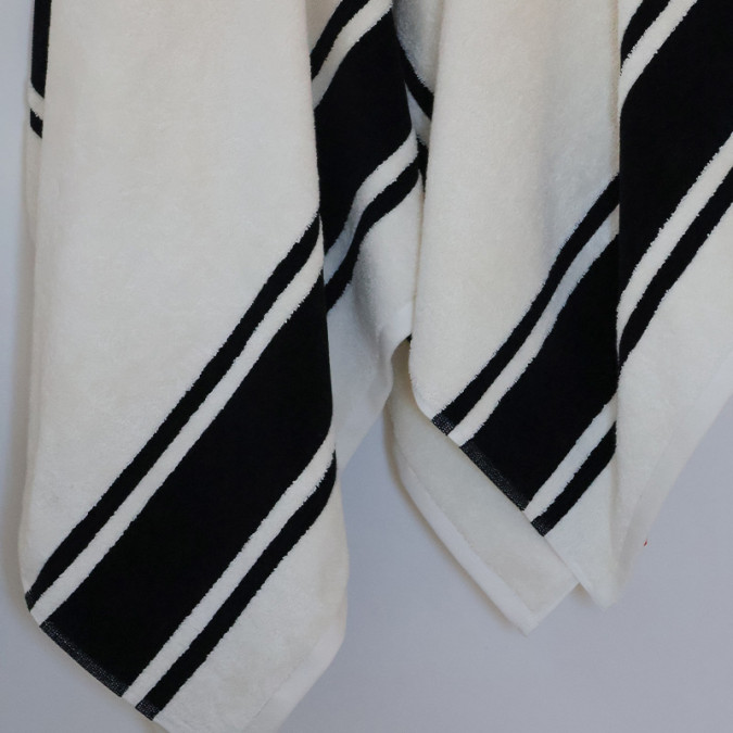 Plaza Ecru/Black cotton shower towel worthy of luxury hotels