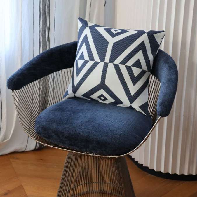 Artez Encre cushion cover in cotton with a high-end jacquard woven