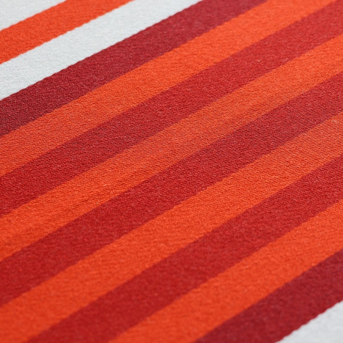 Fabric by the metre for custom-made tablecloths in stain-resistant cotton