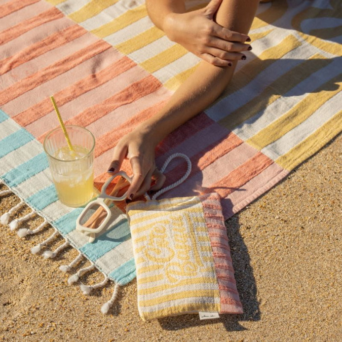 Fouta de plage bleu rouge et jaune en coton