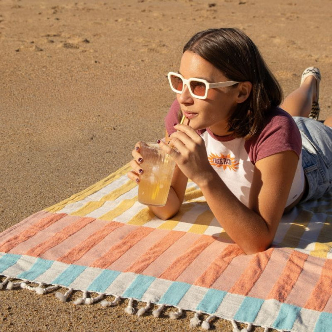 Fouta accessoire de plage à rayures avec écriture Côte Basque