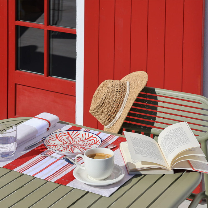 basque table mat with red stripes 100% cotton and water-repellent