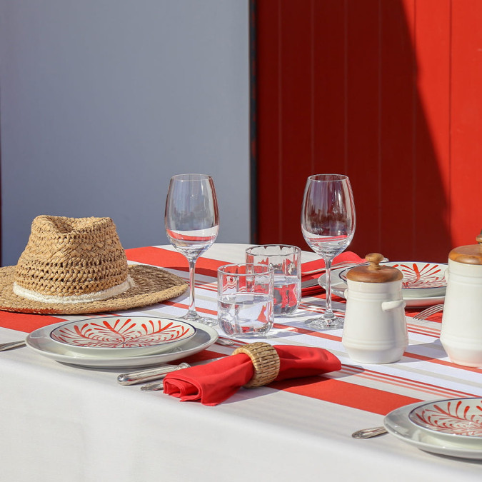 water-repellent Basque tablecloth for summer meals