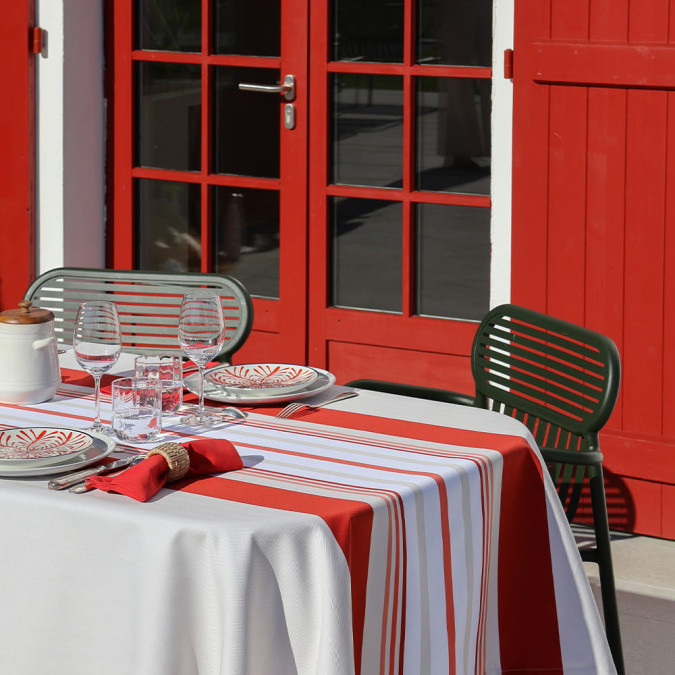 elegant and stain-resistent Basque tablecloth in red pink beige and white