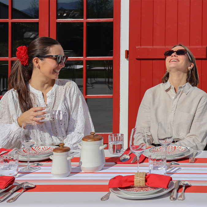 nappe à rayures estivale en tissu anti-tache rouge