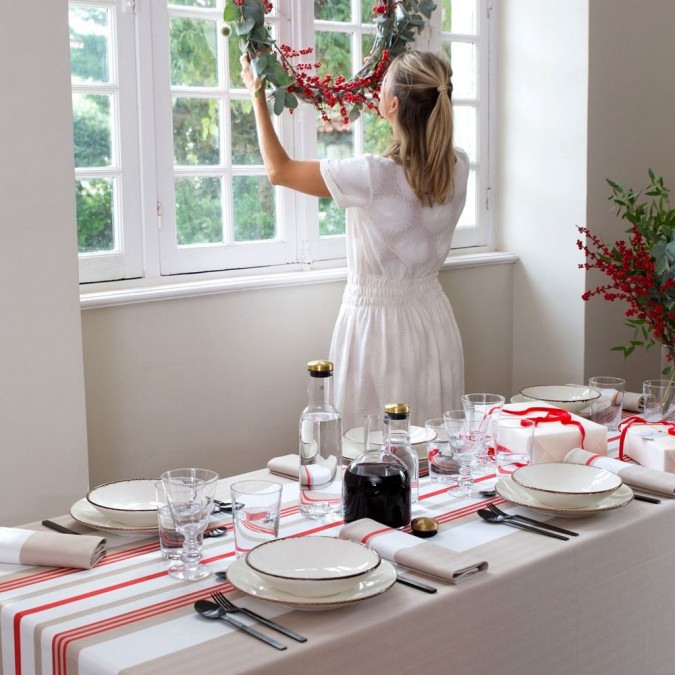 Tablecloth Donibane Strawberry elegant and sophisticated