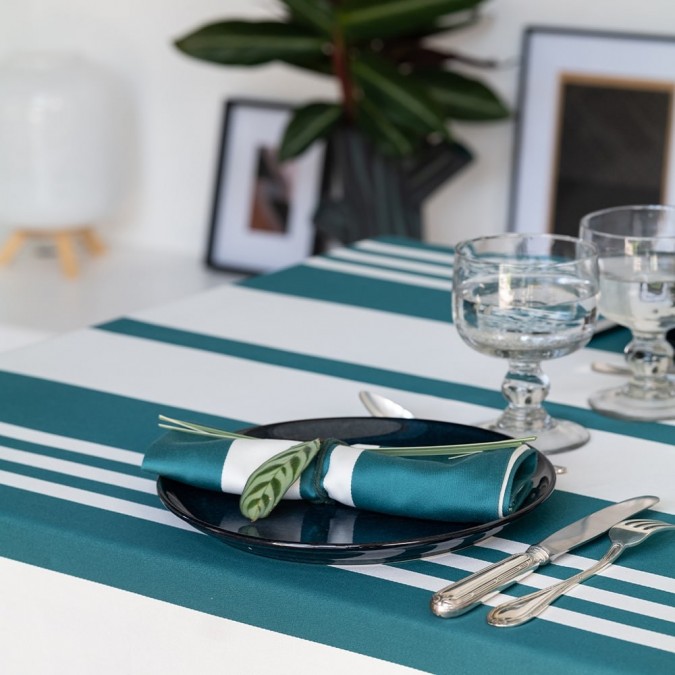 Tablecloth in cotton from the range Pamplona in Pine Green