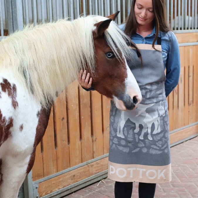 Kontatu Pottok Charcoal apron with adjustable straps